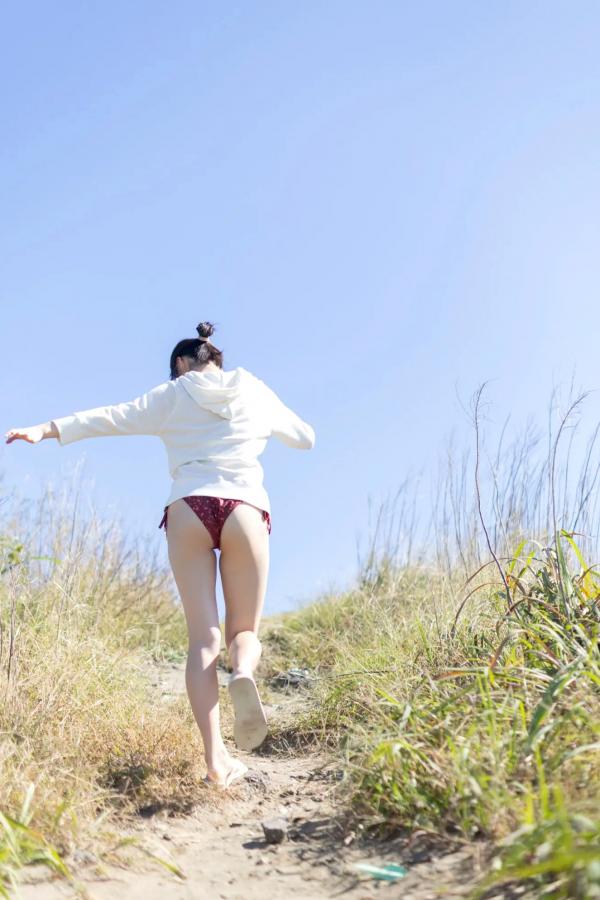    《白濱美兎 - ぎゅってして Vol.1》日系阳光沙滩比基尼写真 清纯治愈系美少女第45张图片