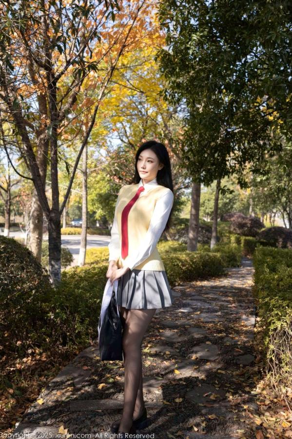    XiuRen秀人网 NO.11087 安然anran - 极品女神室内私房学生装白衬衫黑袜诱惑写真第2张图片