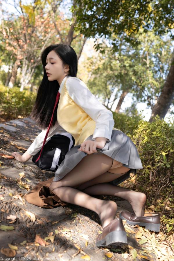    XiuRen秀人网 NO.11087 安然anran - 极品女神室内私房学生装白衬衫黑袜诱惑写真第8张图片