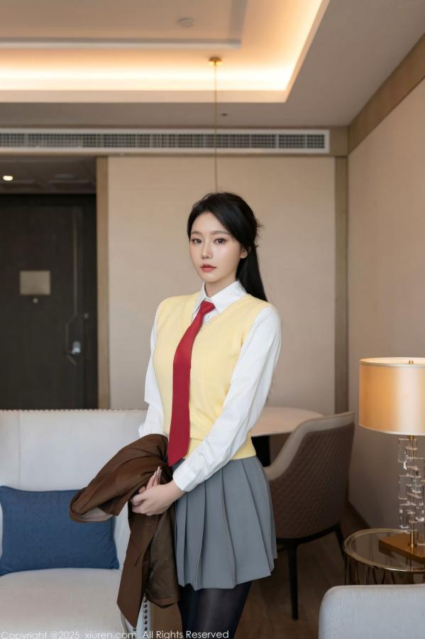    XiuRen秀人网 NO.11087 安然anran - 极品女神室内私房学生装白衬衫黑袜诱惑写真第11张图片