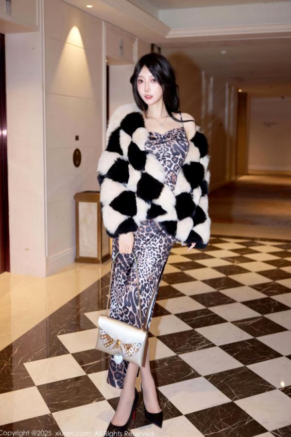   《XiuRen秀人网-11082-玥儿玥er-豹纹吊带长裙-性感野性私房美腿写真-2025.12.08》第6张图片