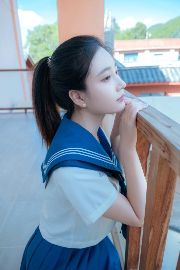 年年Nnian 年年  年年《泡沫之夏JK》日系水手服蓝天屋顶户外清纯大尺度写真第7张图片