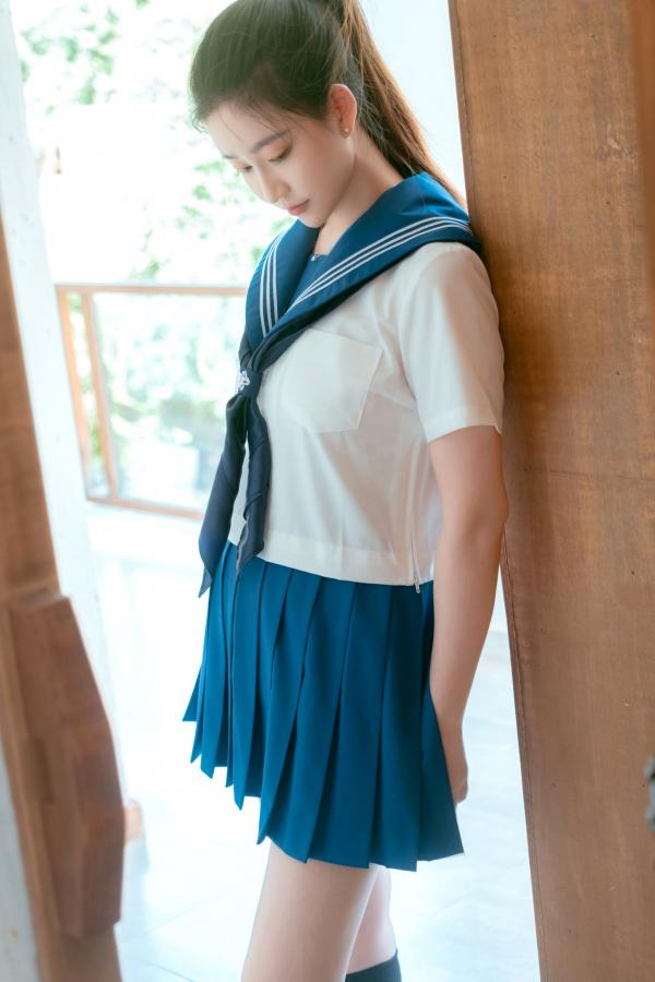 年年Nnian 年年  年年《泡沫之夏JK》日系水手服蓝天屋顶户外清纯大尺度写真第9张图片