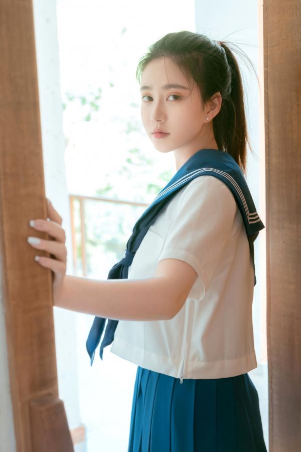 年年Nnian 年年  年年《泡沫之夏JK》日系水手服蓝天屋顶户外清纯大尺度写真第14张图片