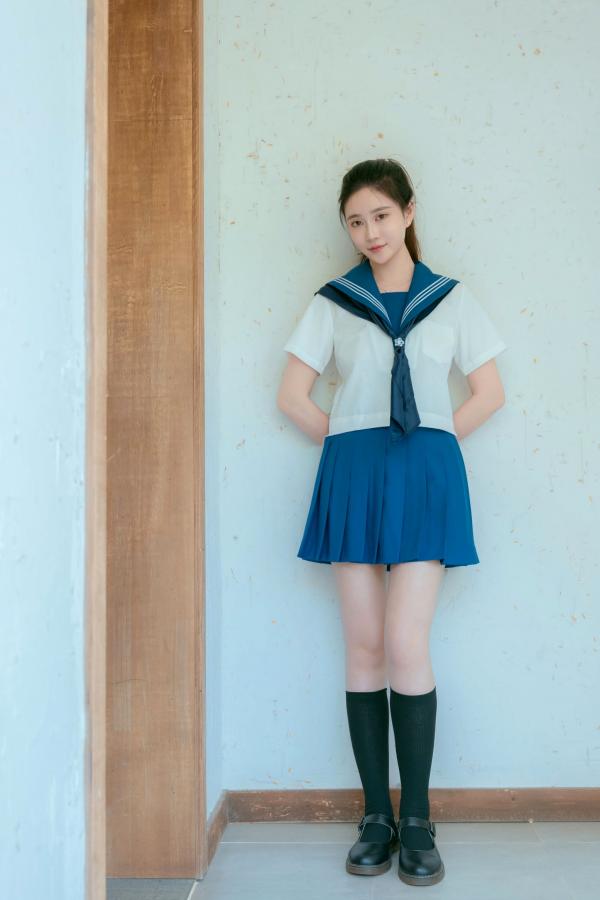年年Nnian 年年  年年《泡沫之夏JK》日系水手服蓝天屋顶户外清纯大尺度写真第15张图片