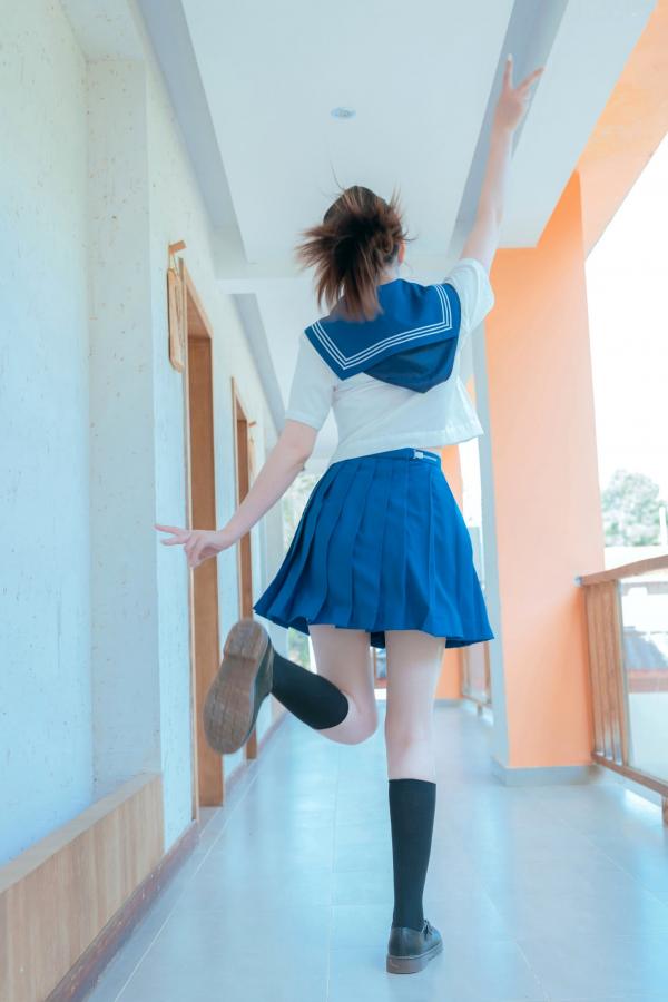 年年Nnian 年年  年年《泡沫之夏JK》日系水手服蓝天屋顶户外清纯大尺度写真第19张图片