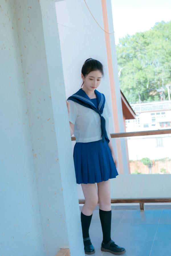 年年Nnian 年年  年年《泡沫之夏JK》日系水手服蓝天屋顶户外清纯大尺度写真第20张图片