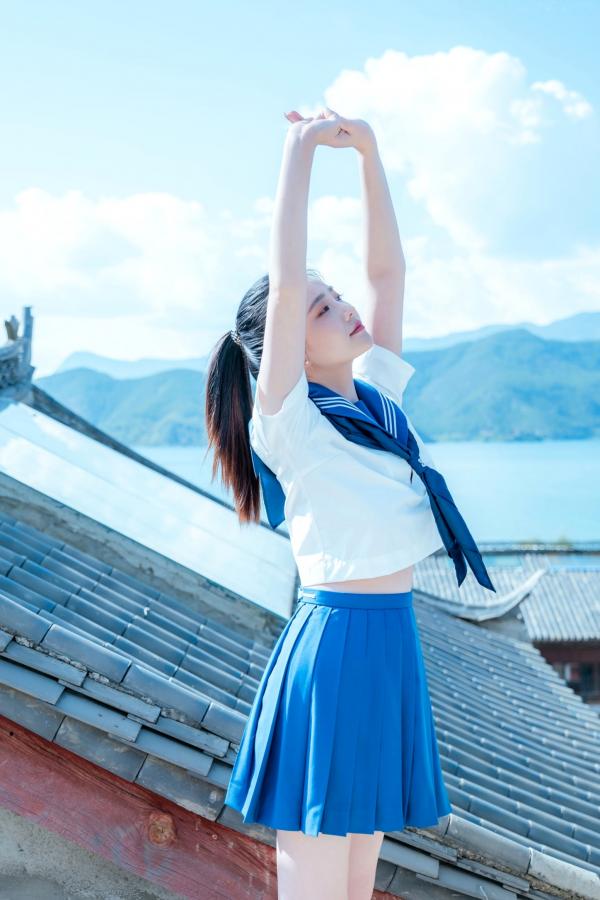 年年Nnian 年年  年年《泡沫之夏JK》日系水手服蓝天屋顶户外清纯大尺度写真第23张图片