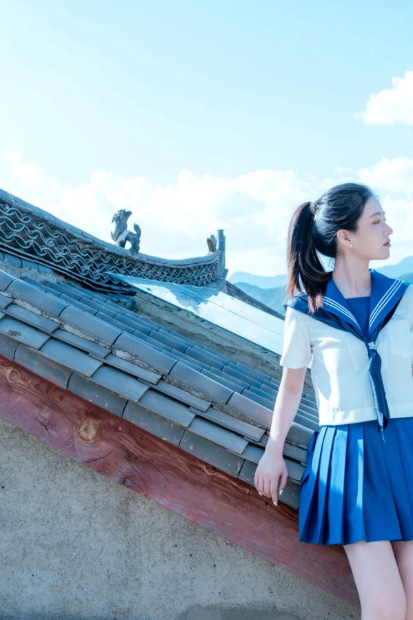 年年Nnian 年年  年年《泡沫之夏JK》日系水手服蓝天屋顶户外清纯大尺度写真第25张图片
