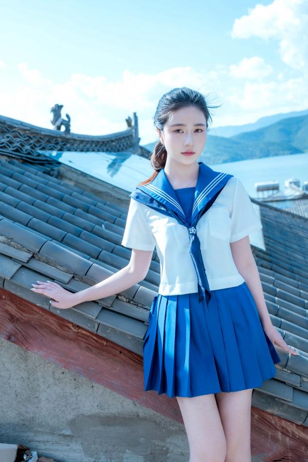 年年Nnian 年年  年年《泡沫之夏JK》日系水手服蓝天屋顶户外清纯大尺度写真第26张图片