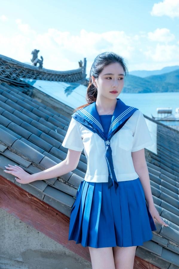 年年Nnian 年年  年年《泡沫之夏JK》日系水手服蓝天屋顶户外清纯大尺度写真第27张图片