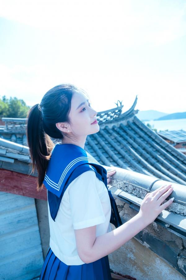 年年Nnian 年年  年年《泡沫之夏JK》日系水手服蓝天屋顶户外清纯大尺度写真第28张图片