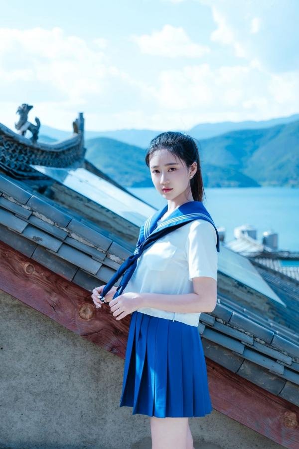 年年Nnian 年年  年年《泡沫之夏JK》日系水手服蓝天屋顶户外清纯大尺度写真第30张图片