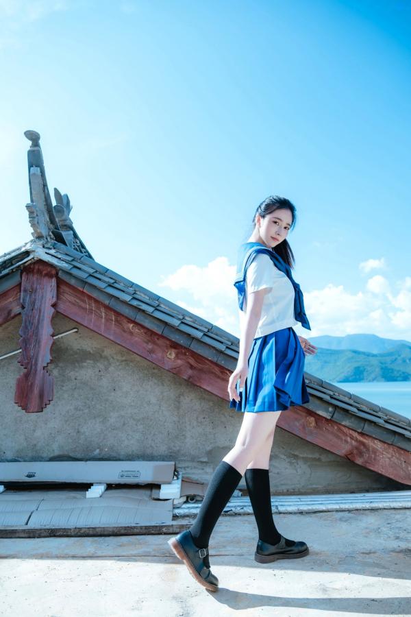 年年Nnian 年年  年年《泡沫之夏JK》日系水手服蓝天屋顶户外清纯大尺度写真第38张图片