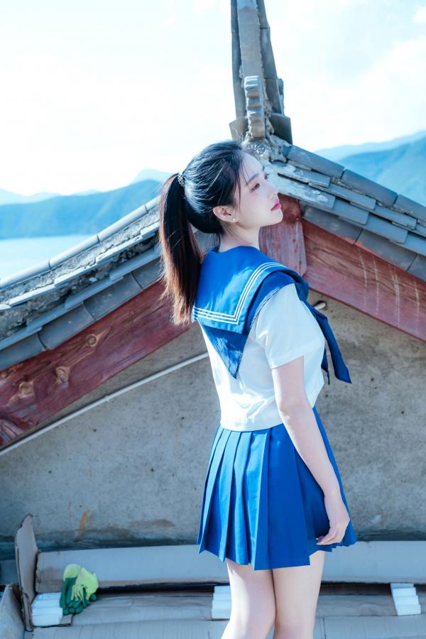 年年Nnian 年年  年年《泡沫之夏JK》日系水手服蓝天屋顶户外清纯大尺度写真第44张图片