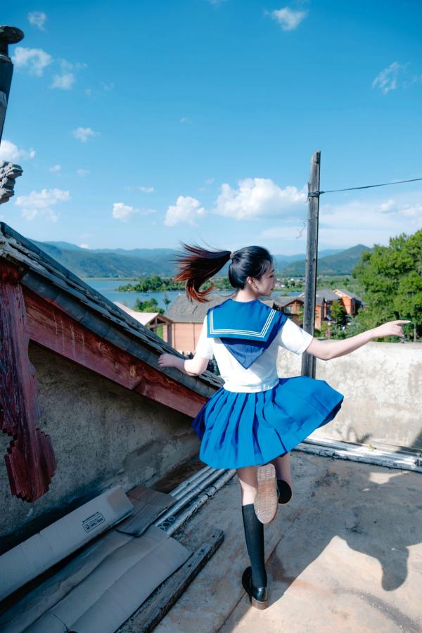 年年Nnian 年年  年年《泡沫之夏JK》日系水手服蓝天屋顶户外清纯大尺度写真第46张图片