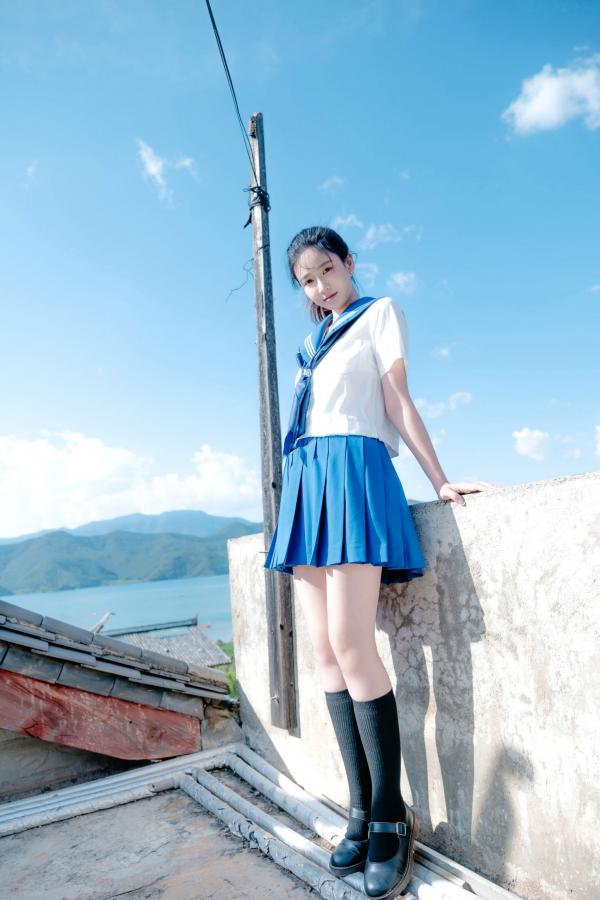 年年Nnian 年年  年年《泡沫之夏JK》日系水手服蓝天屋顶户外清纯大尺度写真第48张图片