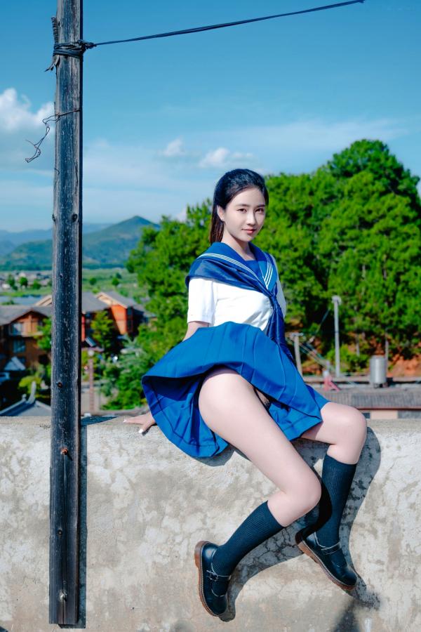 年年Nnian 年年  年年《泡沫之夏JK》日系水手服蓝天屋顶户外清纯大尺度写真第50张图片