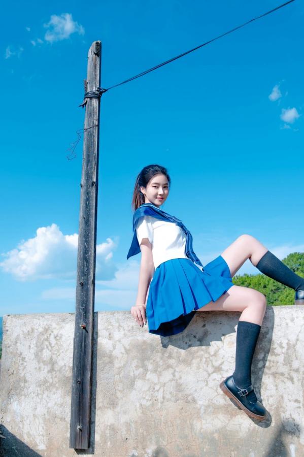 年年Nnian 年年  年年《泡沫之夏JK》日系水手服蓝天屋顶户外清纯大尺度写真第52张图片