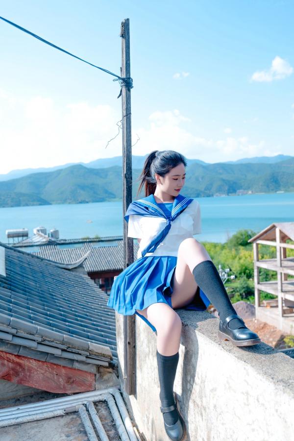 年年Nnian 年年  年年《泡沫之夏JK》日系水手服蓝天屋顶户外清纯大尺度写真第54张图片