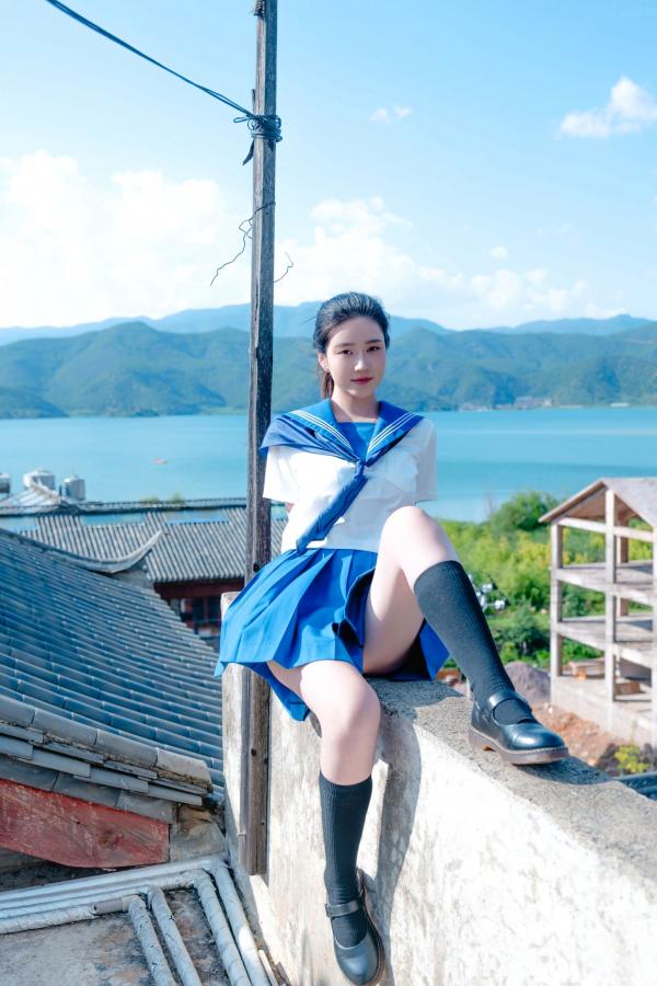 年年Nnian 年年  年年《泡沫之夏JK》日系水手服蓝天屋顶户外清纯大尺度写真第55张图片