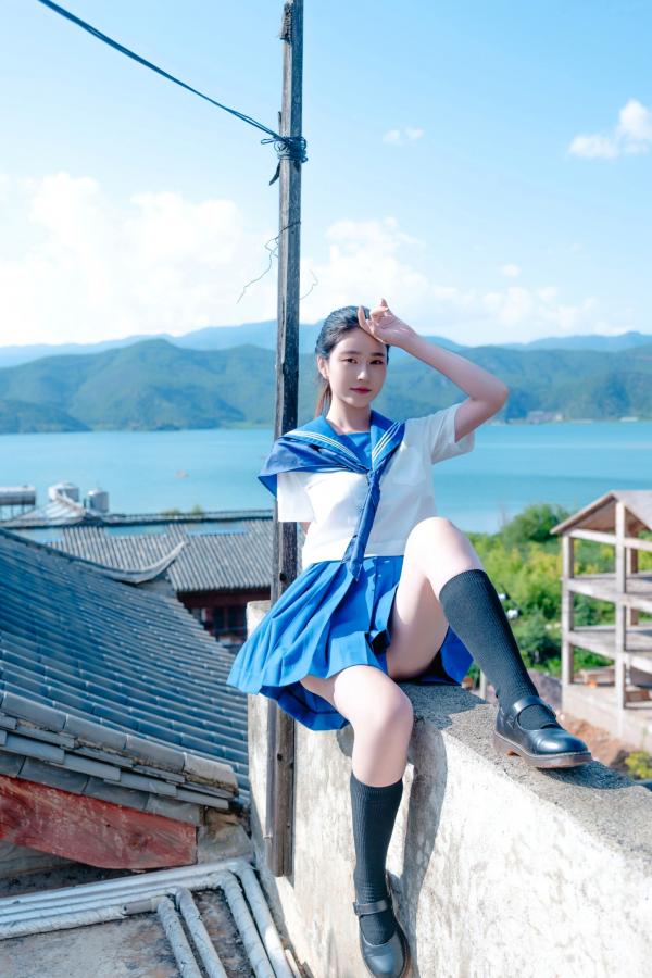 年年Nnian 年年  年年《泡沫之夏JK》日系水手服蓝天屋顶户外清纯大尺度写真第56张图片