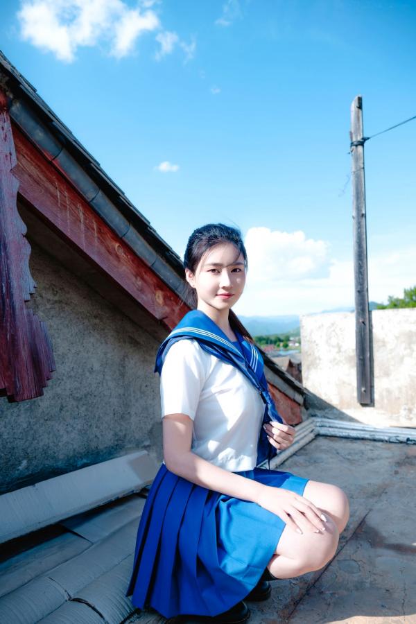 年年Nnian 年年  年年《泡沫之夏JK》日系水手服蓝天屋顶户外清纯大尺度写真第59张图片