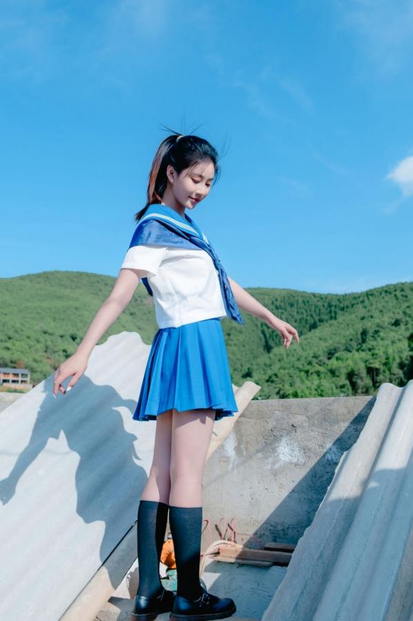 年年Nnian 年年  年年《泡沫之夏JK》日系水手服蓝天屋顶户外清纯大尺度写真第67张图片