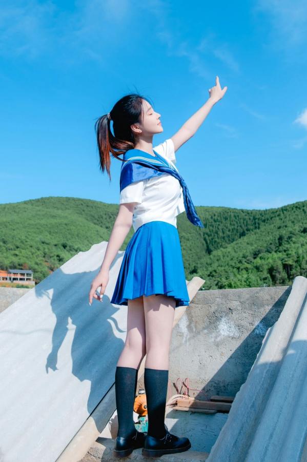 年年Nnian 年年  年年《泡沫之夏JK》日系水手服蓝天屋顶户外清纯大尺度写真第68张图片