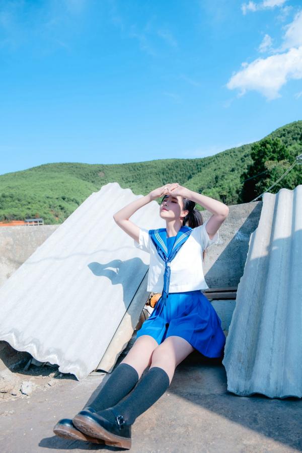 年年Nnian 年年  年年《泡沫之夏JK》日系水手服蓝天屋顶户外清纯大尺度写真第69张图片