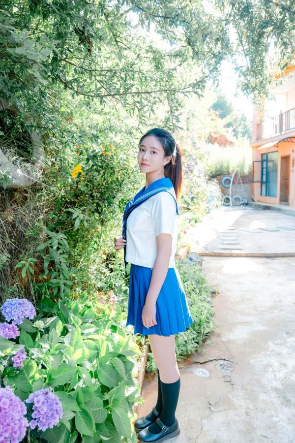 年年Nnian 年年  年年《泡沫之夏JK》日系水手服蓝天屋顶户外清纯大尺度写真第71张图片