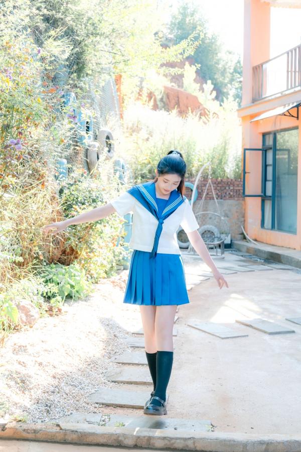 年年Nnian 年年  年年《泡沫之夏JK》日系水手服蓝天屋顶户外清纯大尺度写真第74张图片