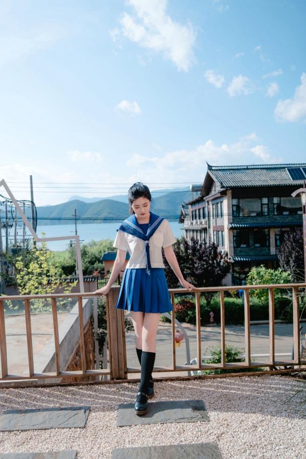 年年Nnian 年年  年年《泡沫之夏JK》日系水手服蓝天屋顶户外清纯大尺度写真第77张图片