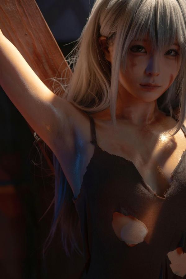 蠢沫沫  《蠢沫沫-奴隶少女希尔薇》地牢铁链战损风角色扮演性感大尺度写真第3张图片