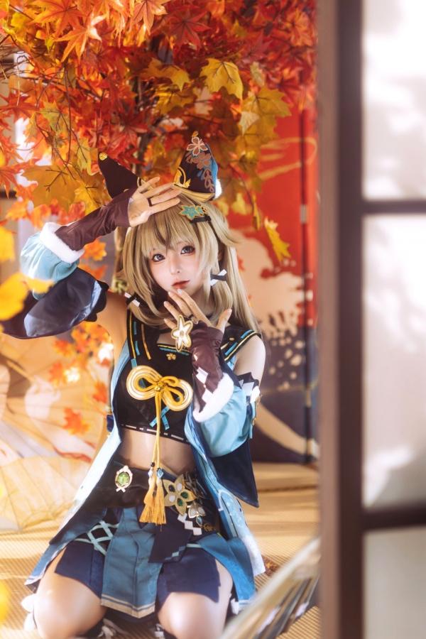 蠢沫沫  蠢沫沫《原神》绮良良Cosplay写真 纸箱猫娘和风枫叶萌系可爱美图第2张图片