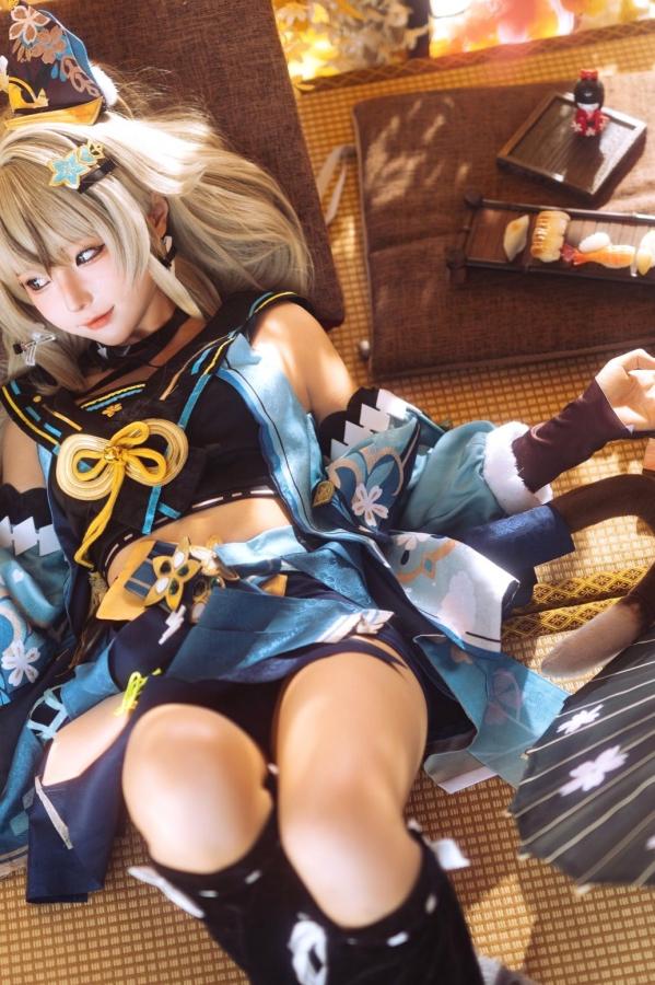 蠢沫沫  蠢沫沫《原神》绮良良Cosplay写真 纸箱猫娘和风枫叶萌系可爱美图第8张图片