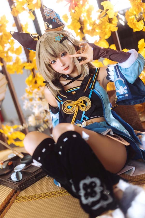 蠢沫沫  蠢沫沫《原神》绮良良Cosplay写真 纸箱猫娘和风枫叶萌系可爱美图第10张图片