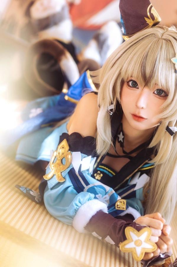 蠢沫沫  蠢沫沫《原神》绮良良Cosplay写真 纸箱猫娘和风枫叶萌系可爱美图第16张图片