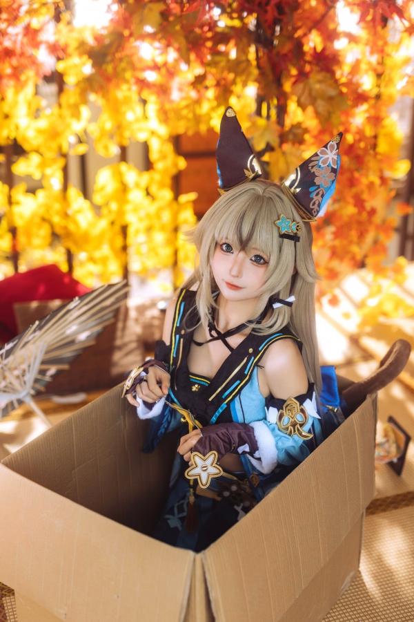 蠢沫沫  蠢沫沫《原神》绮良良Cosplay写真 纸箱猫娘和风枫叶萌系可爱美图第20张图片