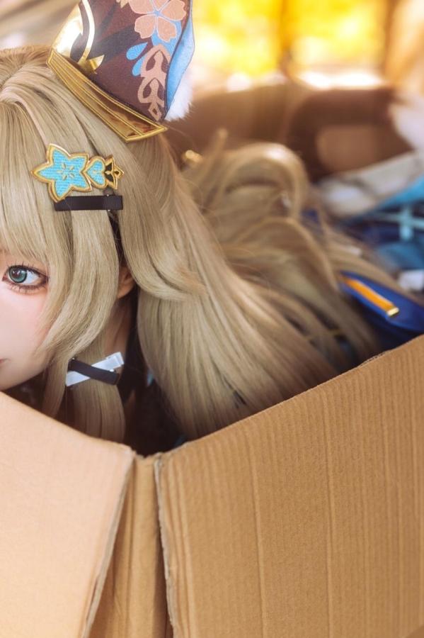 蠢沫沫  蠢沫沫《原神》绮良良Cosplay写真 纸箱猫娘和风枫叶萌系可爱美图第21张图片