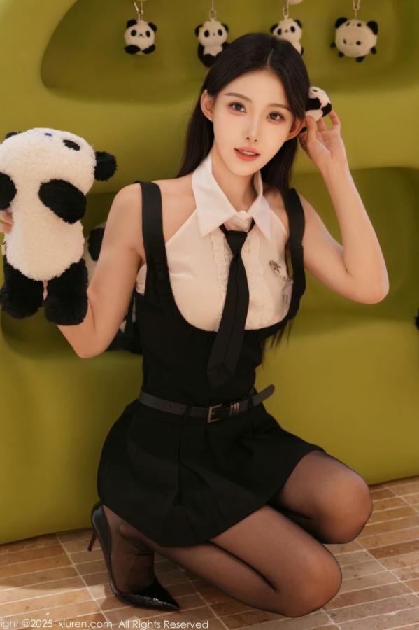 李霜 梨霜儿  XiuRen秀人网-11052-梨霜儿-金允希Yuki-姐妹花黑裙黑丝红色运动服-性感私房美腿诱惑第14张图片