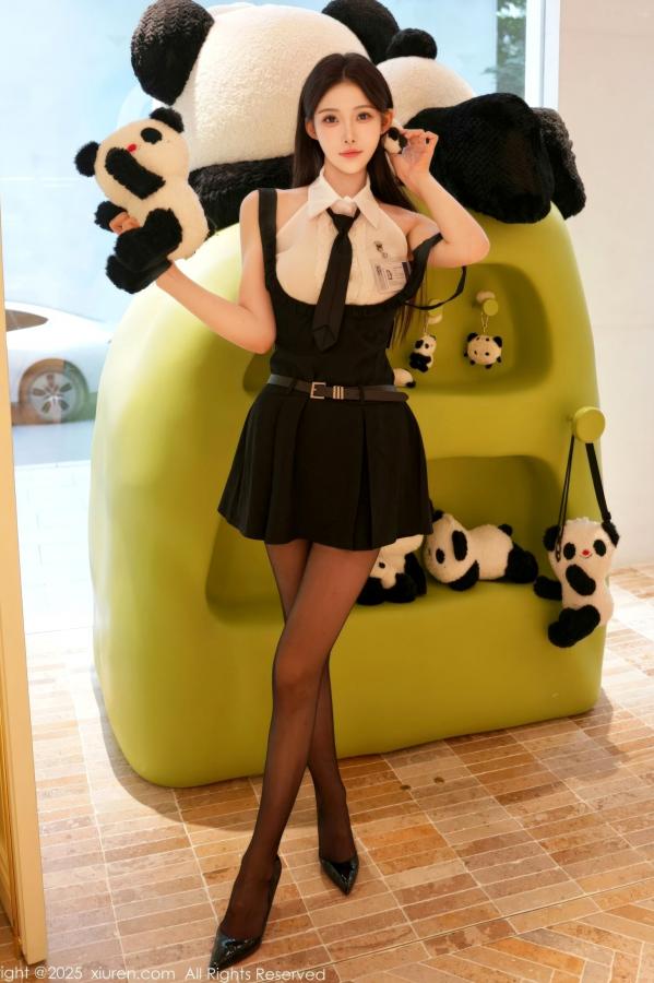 李霜 梨霜儿  XiuRen秀人网-11052-梨霜儿-金允希Yuki-姐妹花黑裙黑丝红色运动服-性感私房美腿诱惑第17张图片
