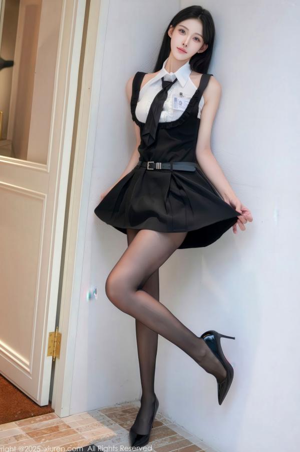 李霜 梨霜儿  XiuRen秀人网-11052-梨霜儿-金允希Yuki-姐妹花黑裙黑丝红色运动服-性感私房美腿诱惑第20张图片