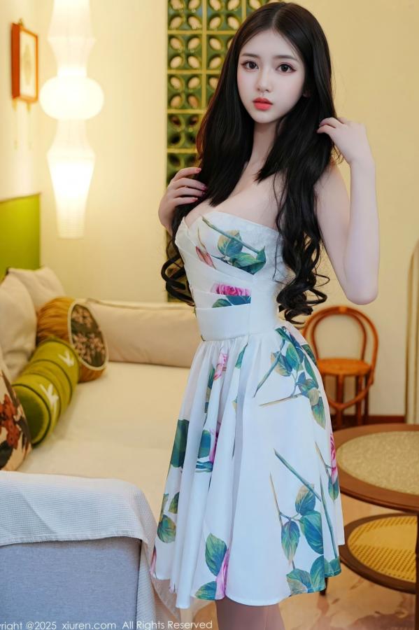    《XiuRen秀人网-11051-白小蝶-浅色连衣短裙肉丝美腿家居私房写真-2025.12.01》第8张图片