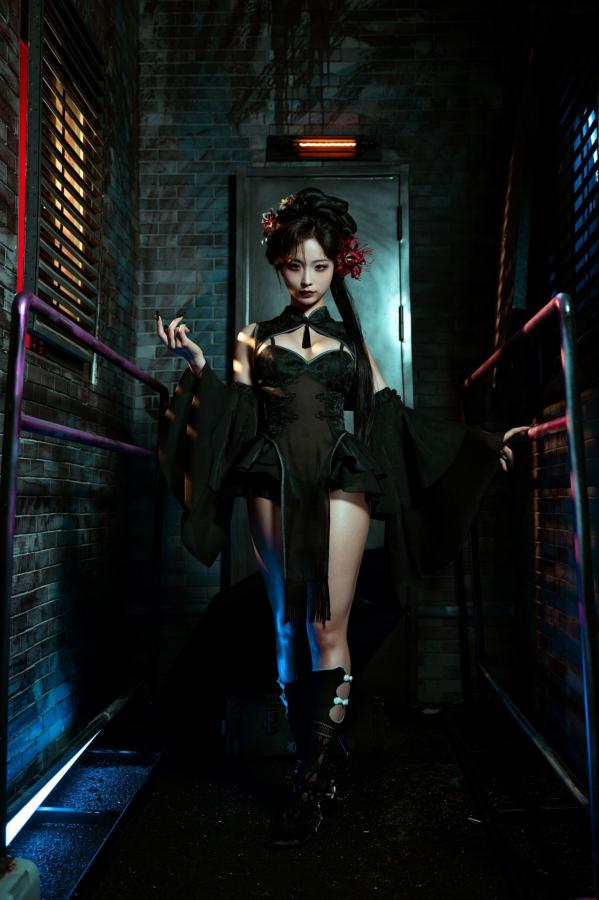 蠢沫沫  《蠢沫沫 - 蔻 少女后庭》国风古韵性感旗袍COS写真 唯美庭院仙气丝袜私房美图第2张图片