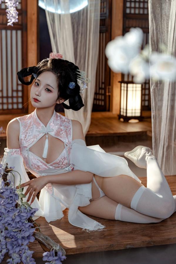 蠢沫沫  《蠢沫沫 - 蔻 少女后庭》国风古韵性感旗袍COS写真 唯美庭院仙气丝袜私房美图第43张图片