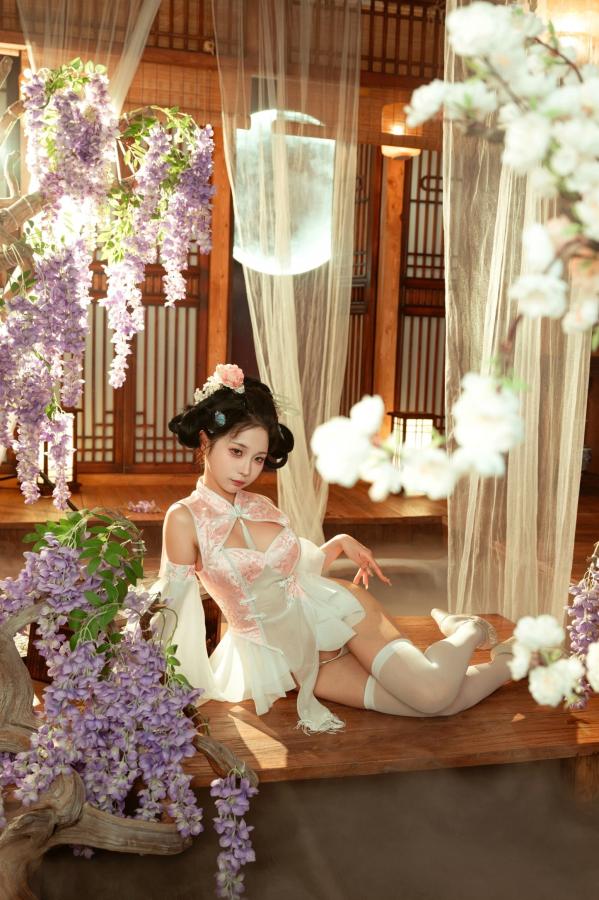 蠢沫沫  《蠢沫沫 - 蔻 少女后庭》国风古韵性感旗袍COS写真 唯美庭院仙气丝袜私房美图第44张图片
