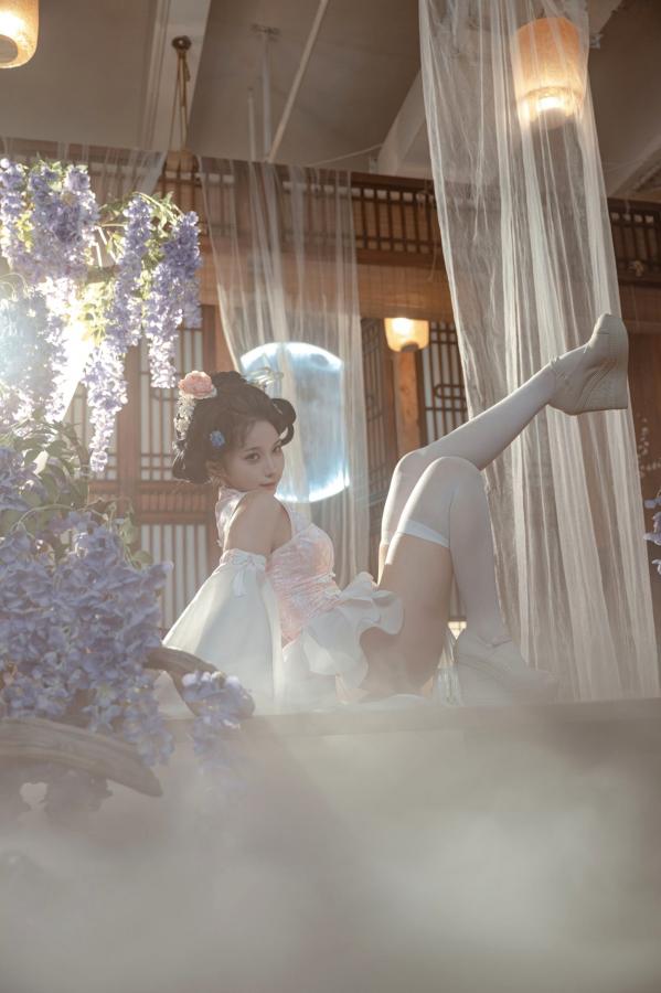 蠢沫沫  《蠢沫沫 - 蔻 少女后庭》国风古韵性感旗袍COS写真 唯美庭院仙气丝袜私房美图第45张图片