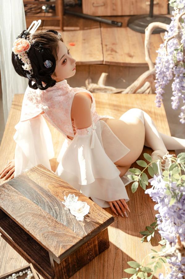 蠢沫沫  《蠢沫沫 - 蔻 少女后庭》国风古韵性感旗袍COS写真 唯美庭院仙气丝袜私房美图第47张图片