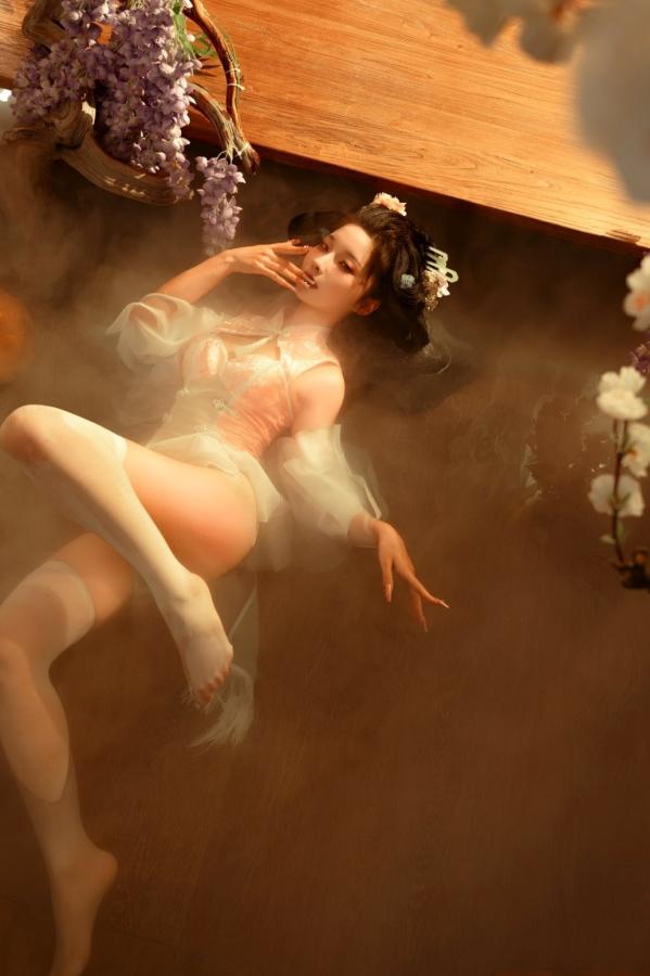 蠢沫沫  《蠢沫沫 - 蔻 少女后庭》国风古韵性感旗袍COS写真 唯美庭院仙气丝袜私房美图第57张图片